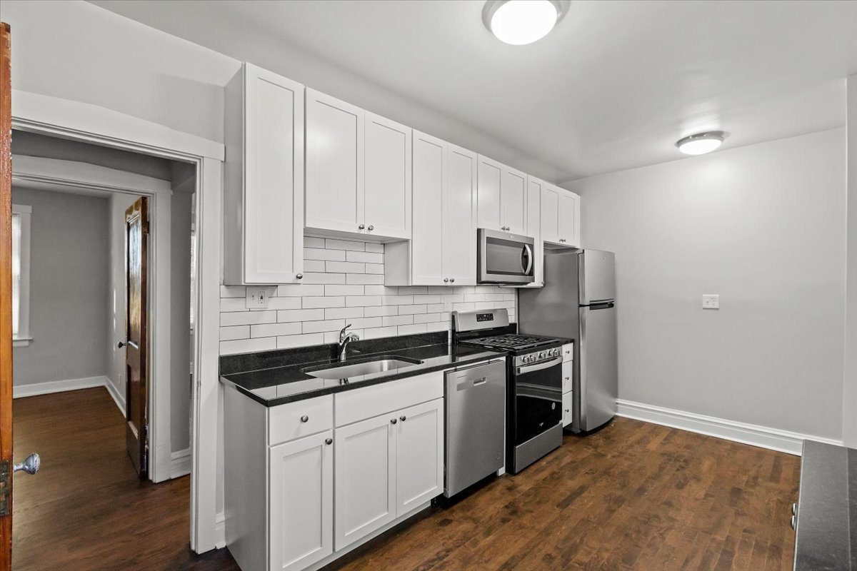 2520 W Belle Plaine Avenue 2