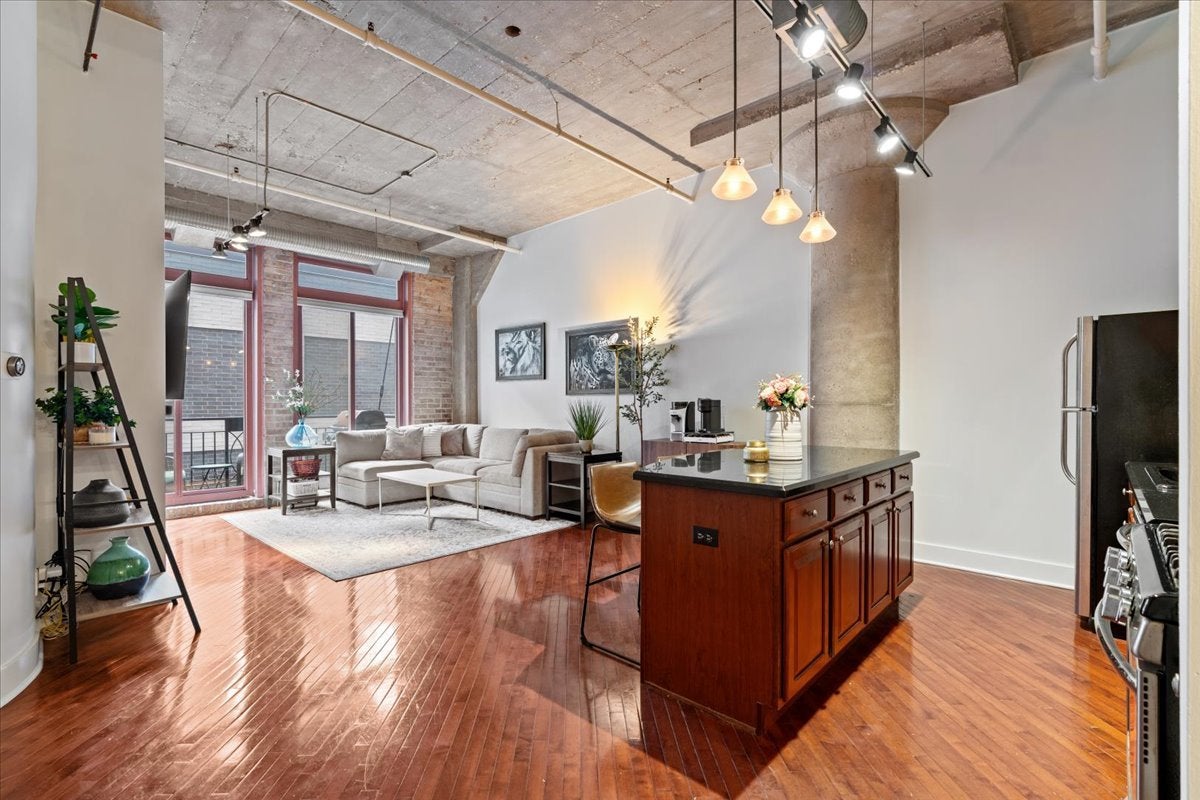 360 W Illinois Street 4E