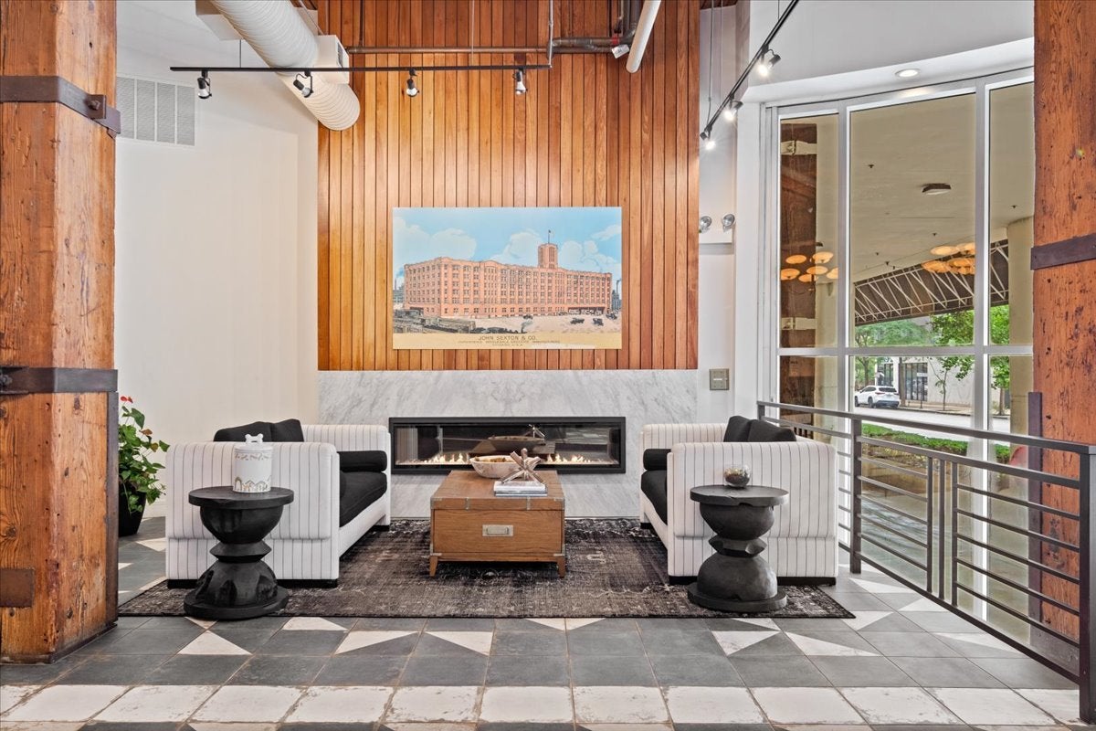 360 W Illinois Street 4E