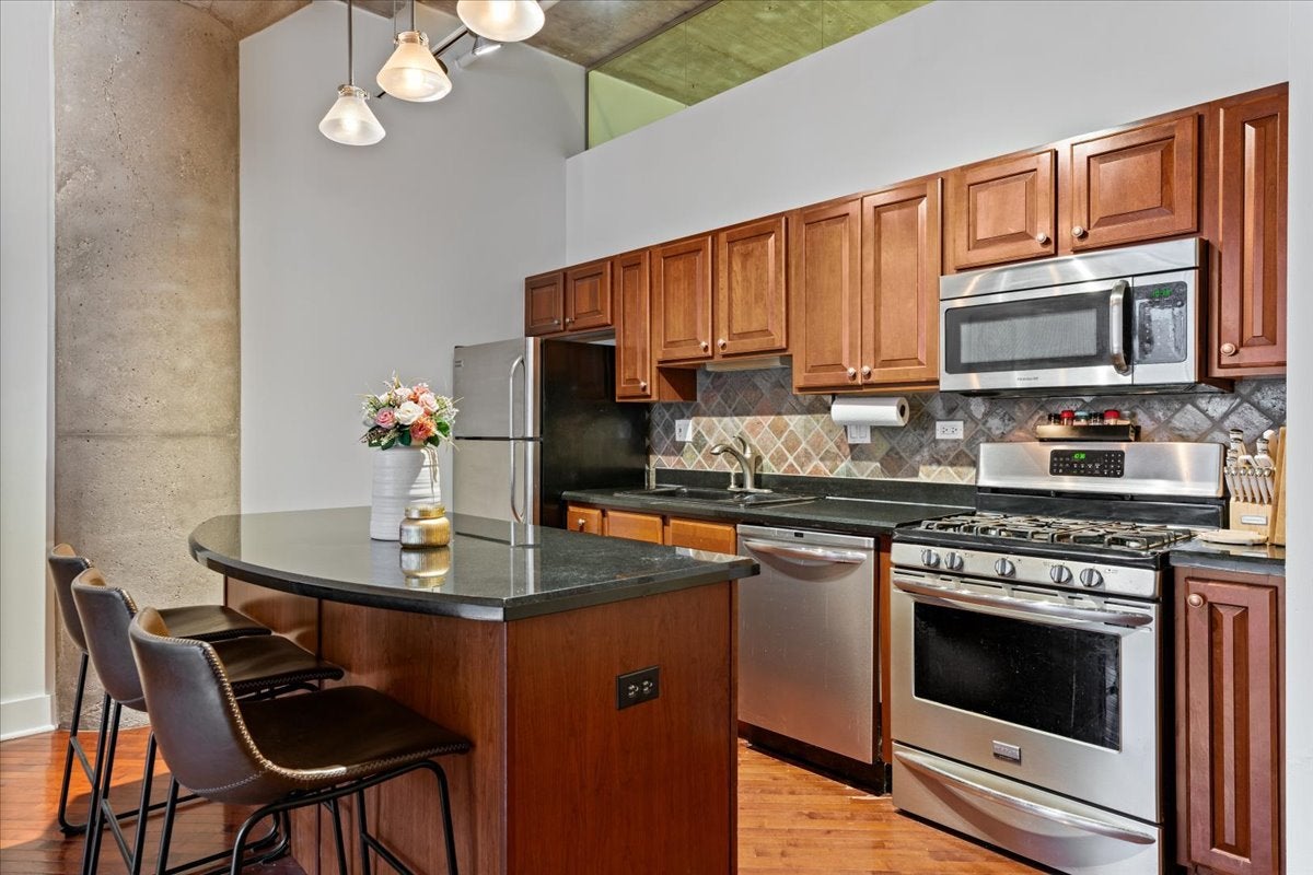 360 W Illinois Street 4E