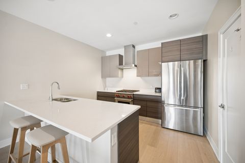 Tiny photo for 815 Laurel Avenue #203, Highland Park, IL 60035 (MLS # 12618758)