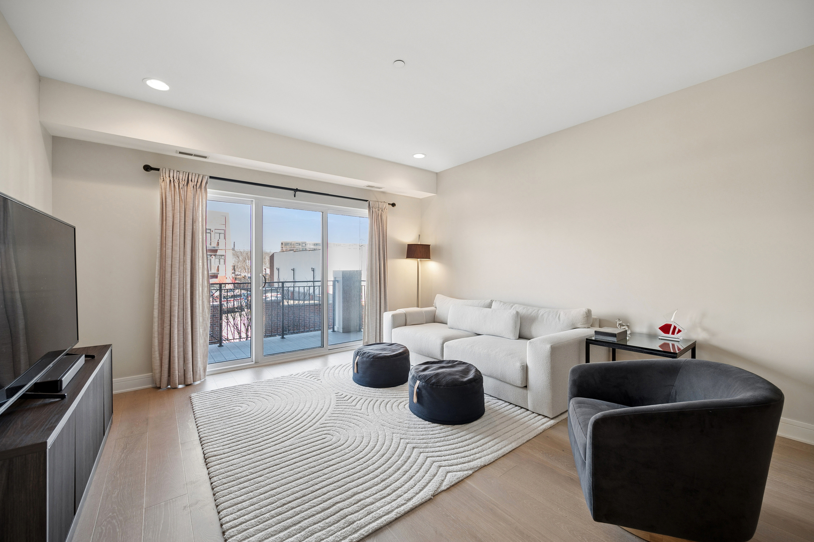 815 Laurel Avenue 203