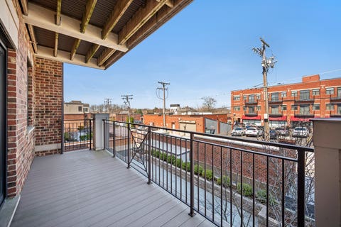 Tiny photo for 815 Laurel Avenue #203, Highland Park, IL 60035 (MLS # 12618758)