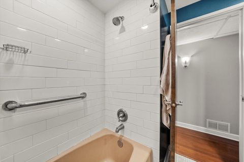 Tiny photo for 75 6th Avenue #302, La Grange, IL 60525 (MLS # 12514342)