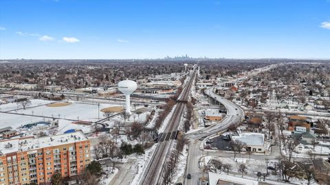 Tiny photo for 75 6th Avenue #302, La Grange, IL 60525 (MLS # 12514342)