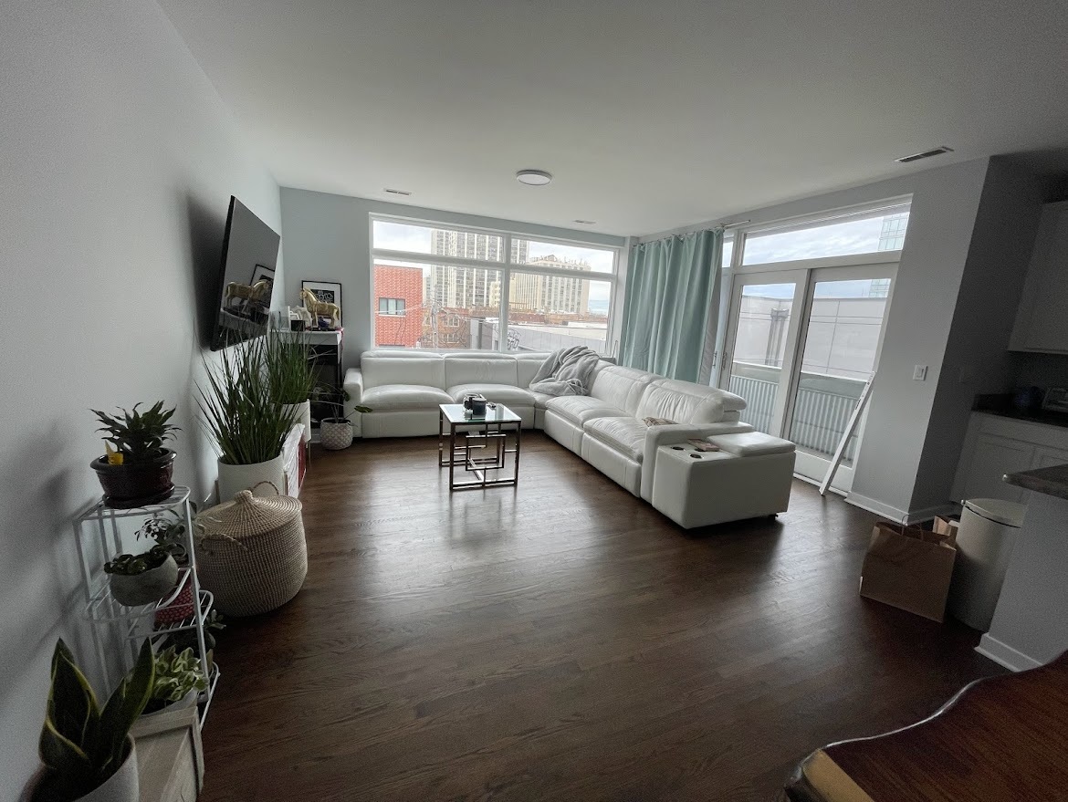 834 W Montrose Avenue 403