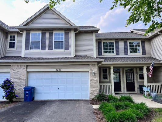 2209 SUNRISE CIR, AURORA, IL 60503 - Image b95c506f04ec72c1d0a9f5d4fd8a24a7/3222276331