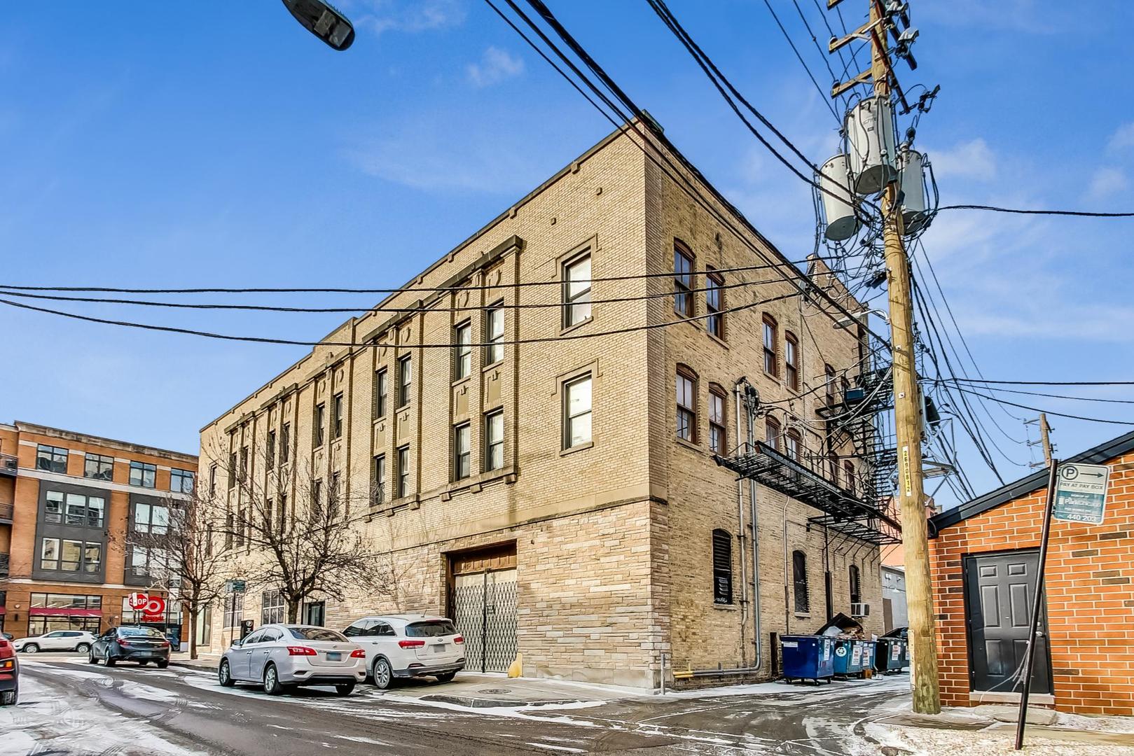 2701 N Clark Street