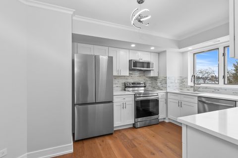 Tiny photo for 2086 Saint Johns Avenue #306, Highland Park, IL 60035 (MLS # 12531211)