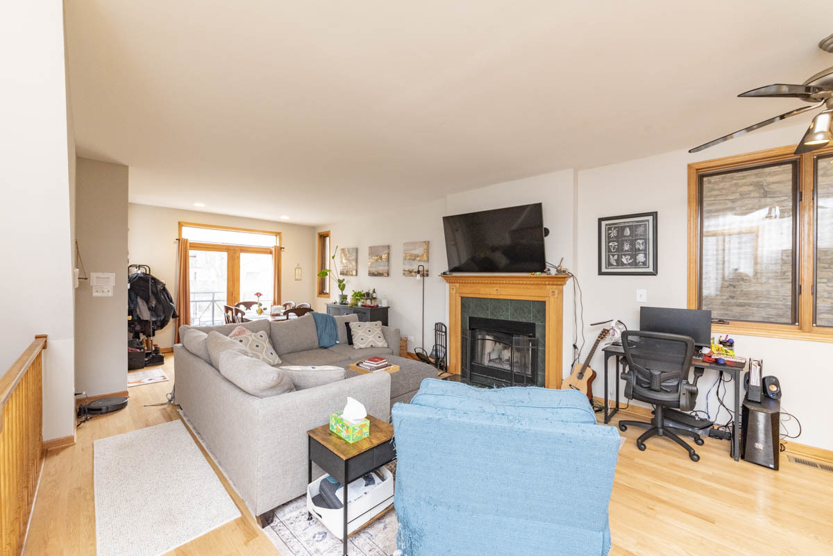 1401 N ARTESIAN Avenue 1