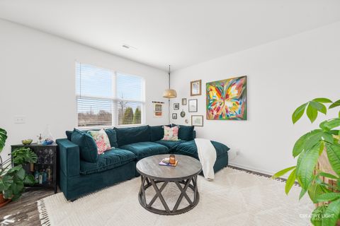 Tiny photo for 556 Comstock Road, South Elgin, IL 60177 (MLS # 12635484)