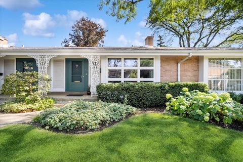 Photo of 711 Carriage Hill Drive, Glenview, IL 60025 (MLS # 12526521)