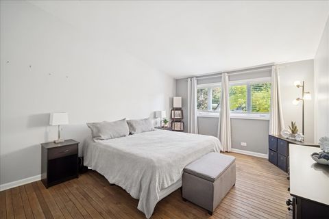 Tiny photo for 711 Carriage Hill Drive, Glenview, IL 60025 (MLS # 12526521)