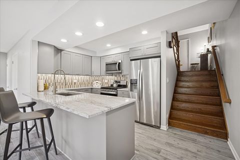 Tiny photo for 711 Carriage Hill Drive, Glenview, IL 60025 (MLS # 12526521)