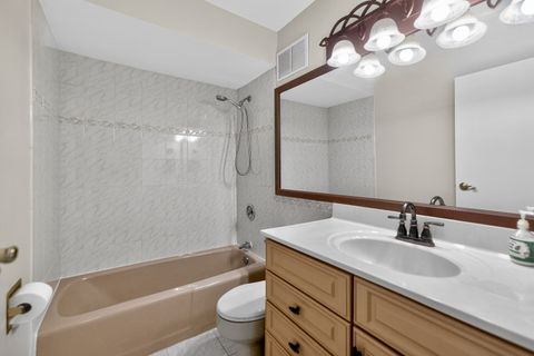 Tiny photo for 40 N Tower Road #9K, Oak Brook, IL 60523 (MLS # 12559398)