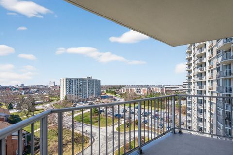 Tiny photo for 40 N Tower Road #9K, Oak Brook, IL 60523 (MLS # 12559398)