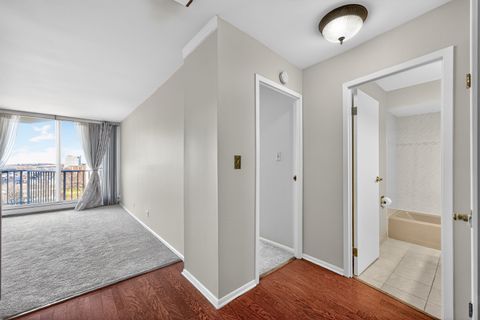 Tiny photo for 40 N Tower Road #9K, Oak Brook, IL 60523 (MLS # 12559398)