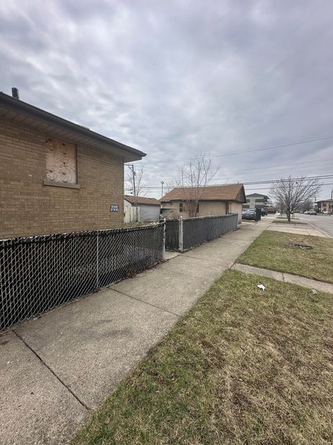 Tiny photo for 12600 S Justine Street, Calumet Park, IL 60827 (MLS # 12598252)