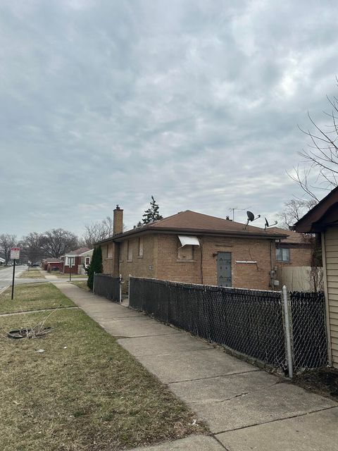 Tiny photo for 12600 S Justine Street, Calumet Park, IL 60827 (MLS # 12598252)