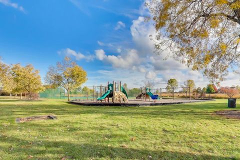 Tiny photo for 977 Harris Road #34, Grayslake, IL 60030 (MLS # 12593360)