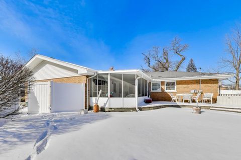 Tiny photo for 16827 Parkside Avenue, South Holland, IL 60473 (MLS # 12602492)