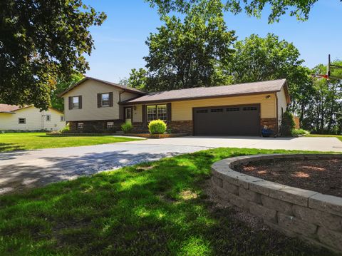 Photo of 1665 Hill Drive, Dixon, IL 61021 (MLS # 12665198)