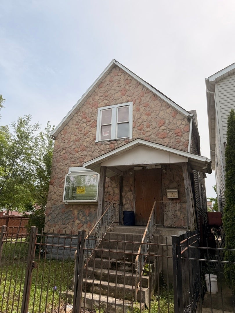 5009 W Chicago Avenue