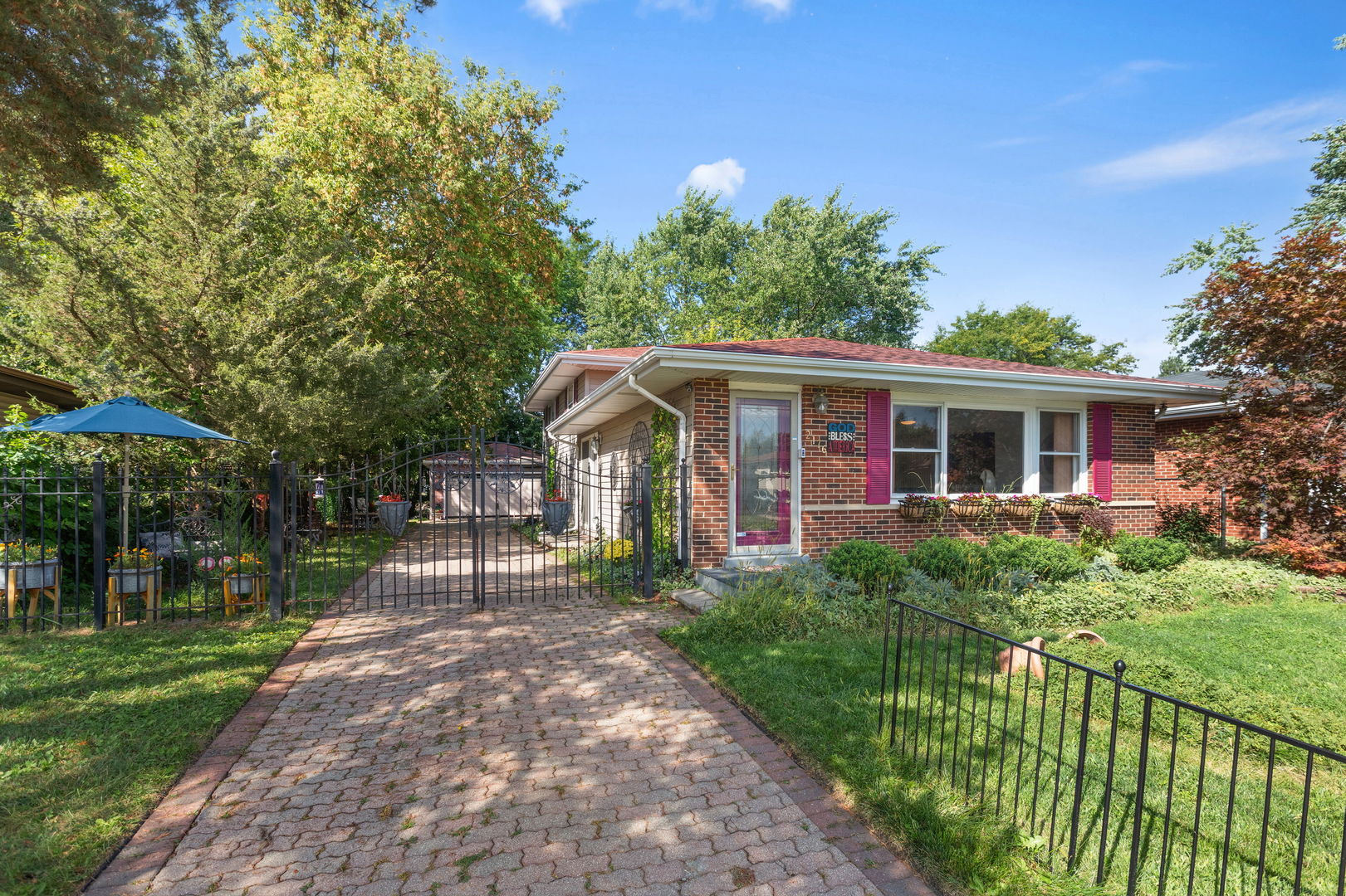 2176 N Westmoreland Drive