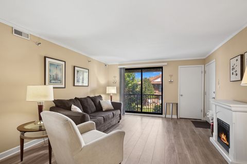 Tiny photo for 915 N York Road #605, Elmhurst, IL 60126 (MLS # 12484779)