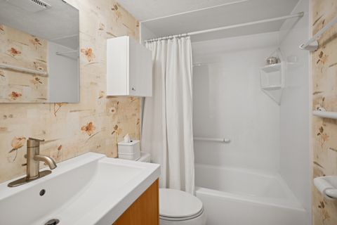 Tiny photo for 915 N York Road #605, Elmhurst, IL 60126 (MLS # 12484779)