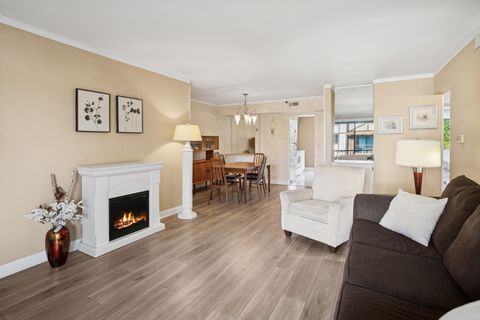 Tiny photo for 915 N York Road #605, Elmhurst, IL 60126 (MLS # 12484779)
