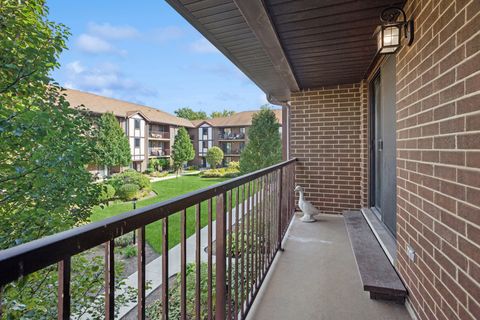 Tiny photo for 915 N York Road #605, Elmhurst, IL 60126 (MLS # 12484779)