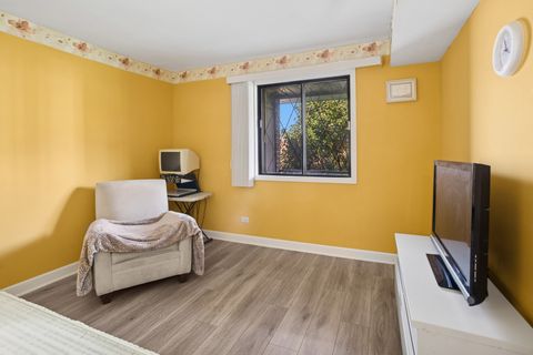Tiny photo for 915 N York Road #605, Elmhurst, IL 60126 (MLS # 12484779)
