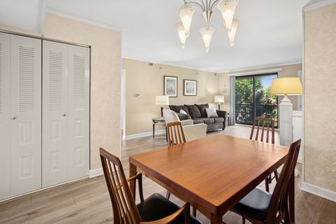Tiny photo for 915 N York Road #605, Elmhurst, IL 60126 (MLS # 12484779)
