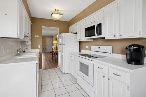 Tiny photo for 915 N York Road #605, Elmhurst, IL 60126 (MLS # 12484779)