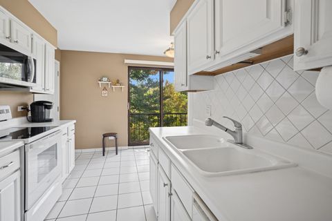 Tiny photo for 915 N York Road #605, Elmhurst, IL 60126 (MLS # 12484779)