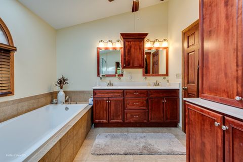 Tiny photo for 15 Thompson Court, Buffalo Grove, IL 60089 (MLS # 12485238)