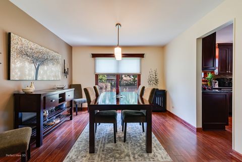 Tiny photo for 15 Thompson Court, Buffalo Grove, IL 60089 (MLS # 12485238)
