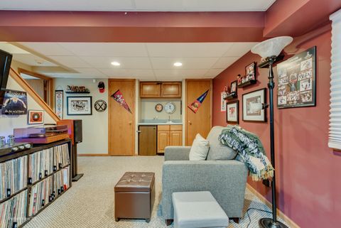 Tiny photo for 15 Thompson Court, Buffalo Grove, IL 60089 (MLS # 12485238)