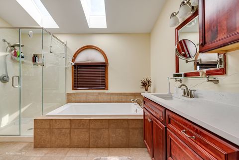 Tiny photo for 15 Thompson Court, Buffalo Grove, IL 60089 (MLS # 12485238)
