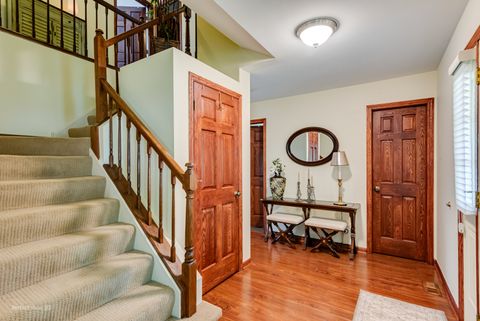 Tiny photo for 15 Thompson Court, Buffalo Grove, IL 60089 (MLS # 12485238)