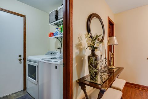 Tiny photo for 15 Thompson Court, Buffalo Grove, IL 60089 (MLS # 12485238)