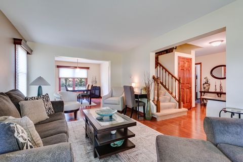 Tiny photo for 15 Thompson Court, Buffalo Grove, IL 60089 (MLS # 12485238)