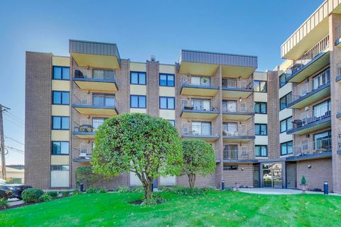 Photo of 7707 W Irving Park Road #303, Chicago, IL 60634 (MLS # 12511682)