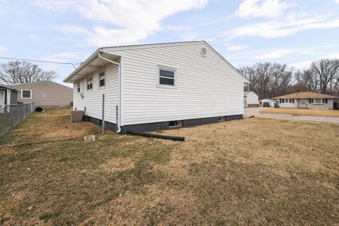 Tiny photo for 392 33rd Avenue Court, East Moline, IL 61244 (MLS # 12550186)