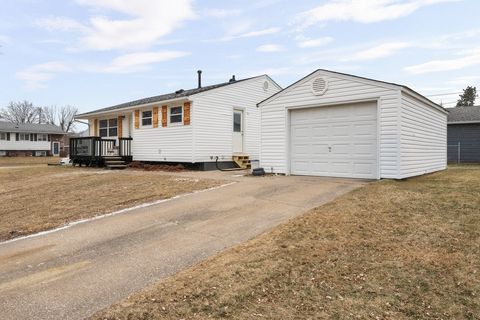 Tiny photo for 392 33rd Avenue Court, East Moline, IL 61244 (MLS # 12550186)
