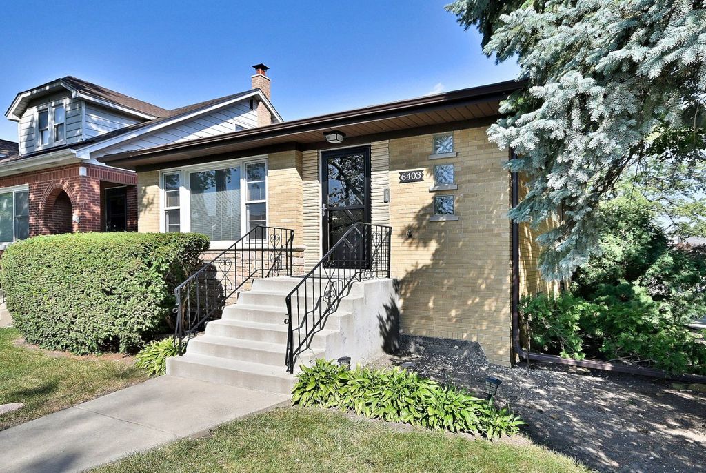 Photo for 6403 N New England Avenue, Chicago, IL 60631 (MLS # 12464554)