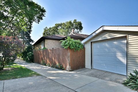 Tiny photo for 6403 N New England Avenue, Chicago, IL 60631 (MLS # 12464554)