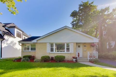 Photo of 458 W Alma Street, Elmhurst, IL 60126 (MLS # 12616032)