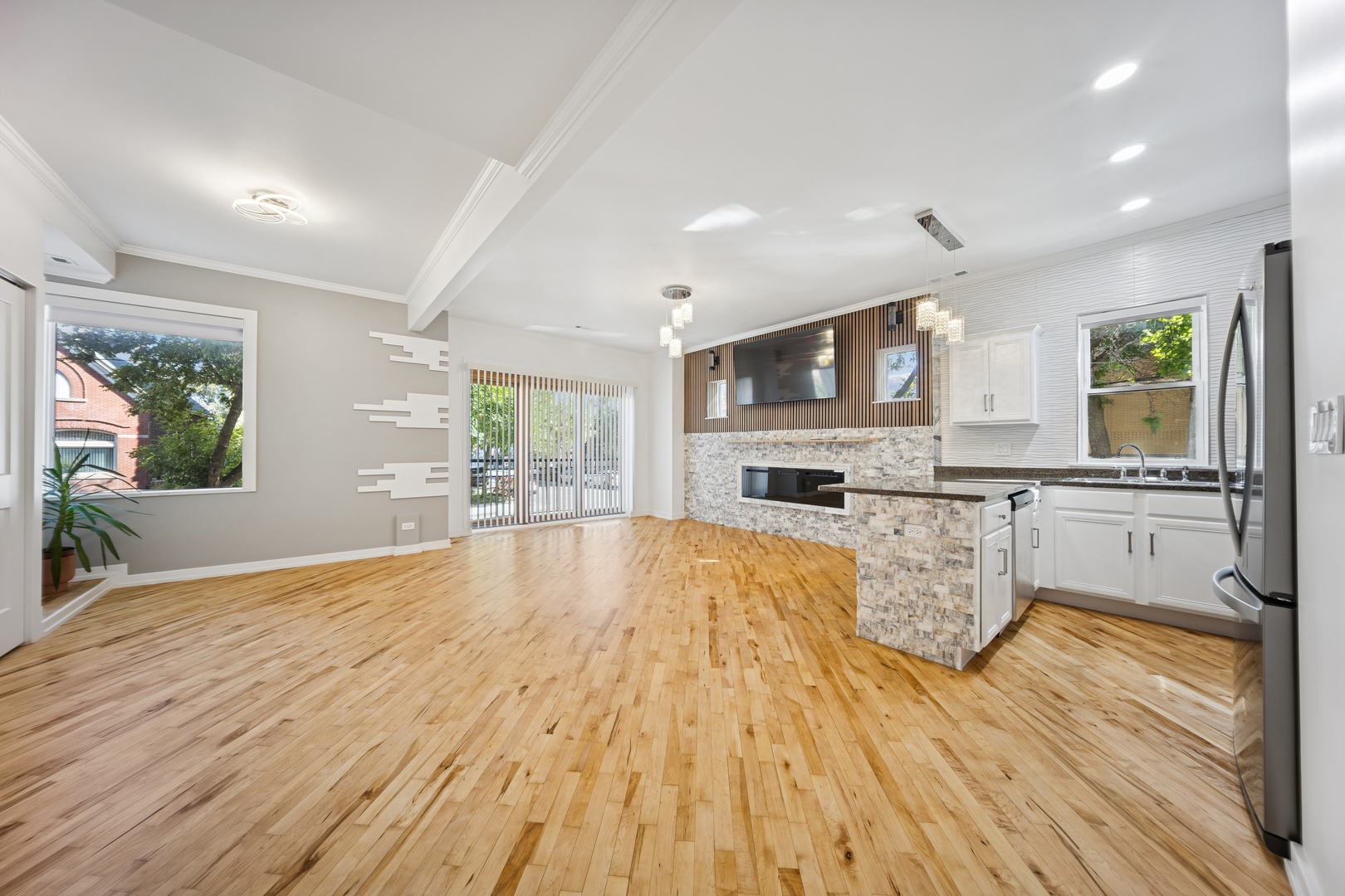 2601 W Haddon Avenue 2E